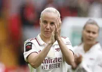 Soccer-WSL champions City sign Mead on three-year deal