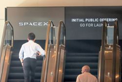 SpaceX tells investors of blue-chip credit ratings