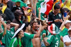 Soccer-Mexicans celebrate breaking opening day curse with 2-0 win