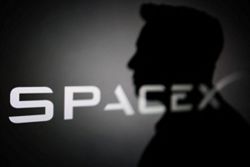 After record IPO, Musk's SpaceX faces next test in market debut