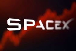 SpaceX leveraged fund providers hit by day-one launch setback, sources say 