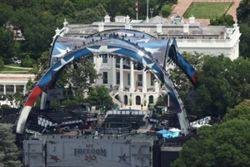 Trump's grand sporting season begins with UFC fights on White House lawn