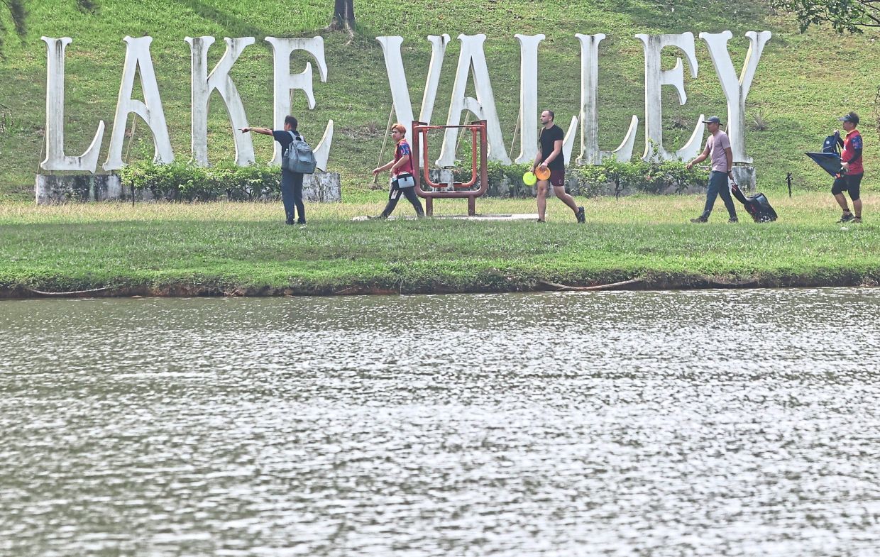 Players walking at Lake Valley in Bandar Tun Hussein Onn, Cheras in Kuala Lumpur, which is used by the local disc golf community.