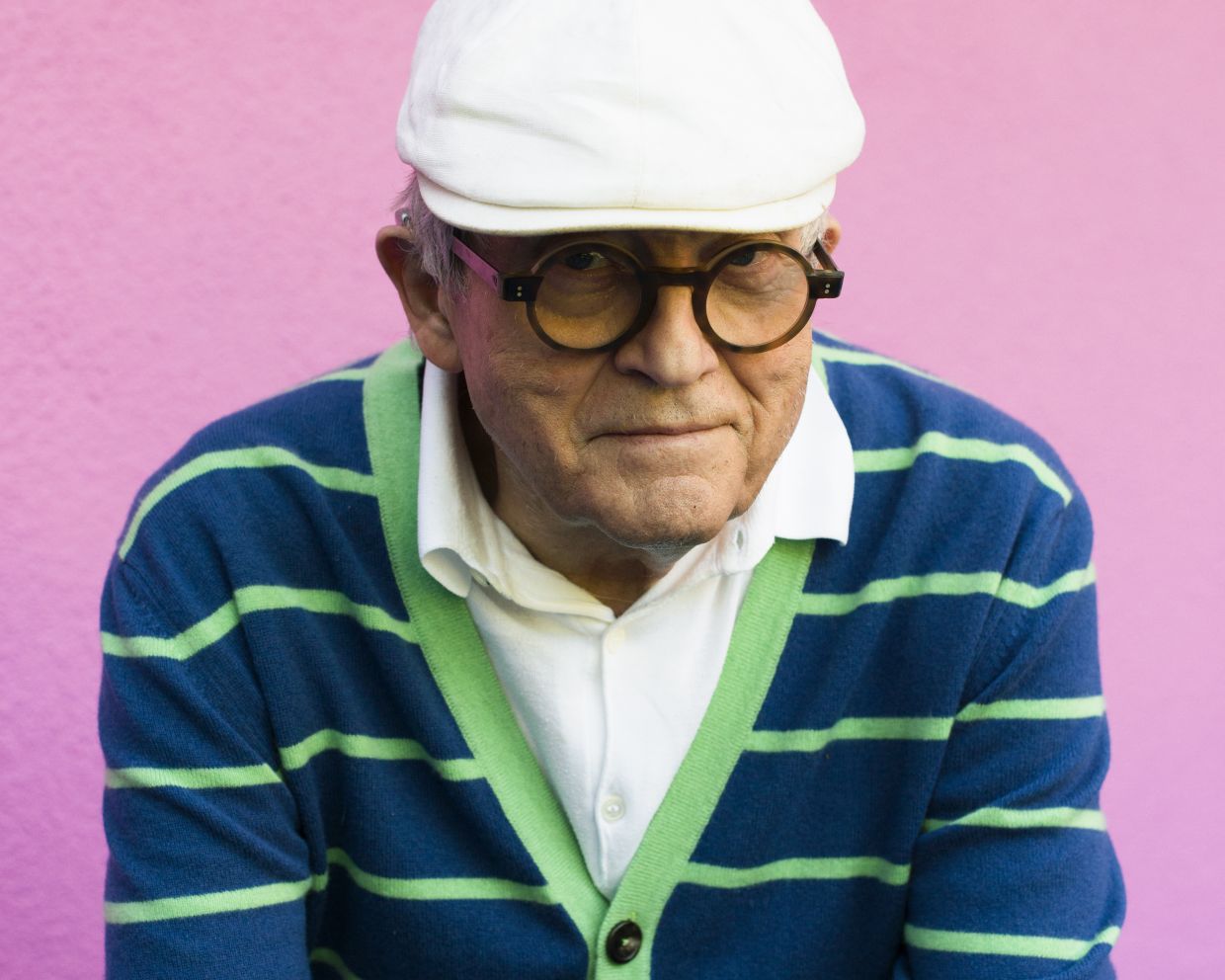 Remembering David Hockney, fashion's menswear icon who made colour cool