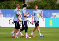 Soccer-England hit by training kit theft ahead of Kansas City arrival