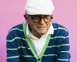 Remembering David Hockney, fashion's menswear icon who made colour cool