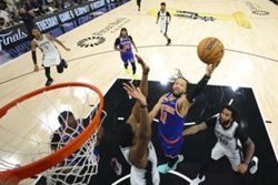 NBA-Knicks defeat Spurs to snap 53-year NBA title drought