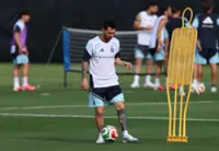 Soccer-Argentina begin World Cup defence against confident Algeria