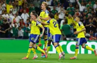 Soccer-Sweden smash five past Tunisia in World Cup opener