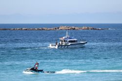 Sydney reopens beach under heavy patrols after shark attack