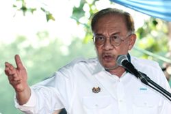 Johor polls: Come back and vote, Anwar urges Johoreans working outside state
