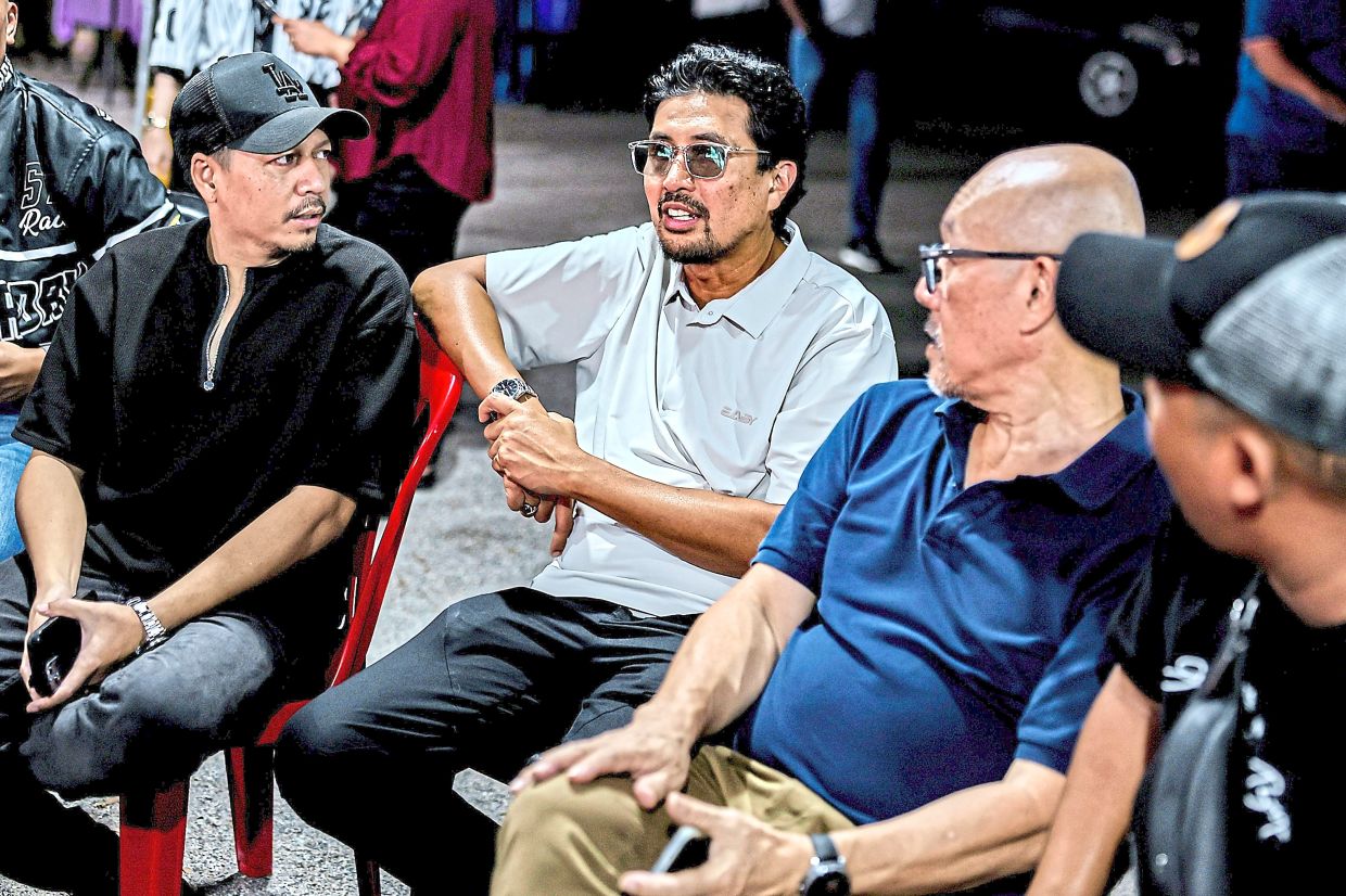 Actor Pekin Ibrahim (left) with Finas CEO Datuk Azmir Saifuddin Mutalib at the screening of 'Gemencheh Boys' under the Program Hasrat Madani. Photo: Bernama