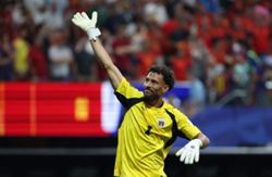 Soccer-Veteran Vozinha the Cape Verde hero as keeper shuts out Spain