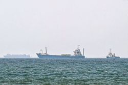 Iranian ships pass US blockade zone in Gulf or Oman without incident, says Tehran