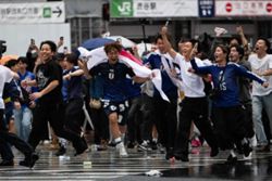 Ducks, dances and drinks: Viral fan moments at the World Cup in North America