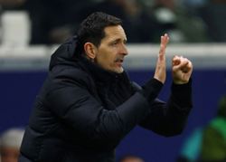 Soccer- Lens appoint Toppmoller as manager to replace Sage