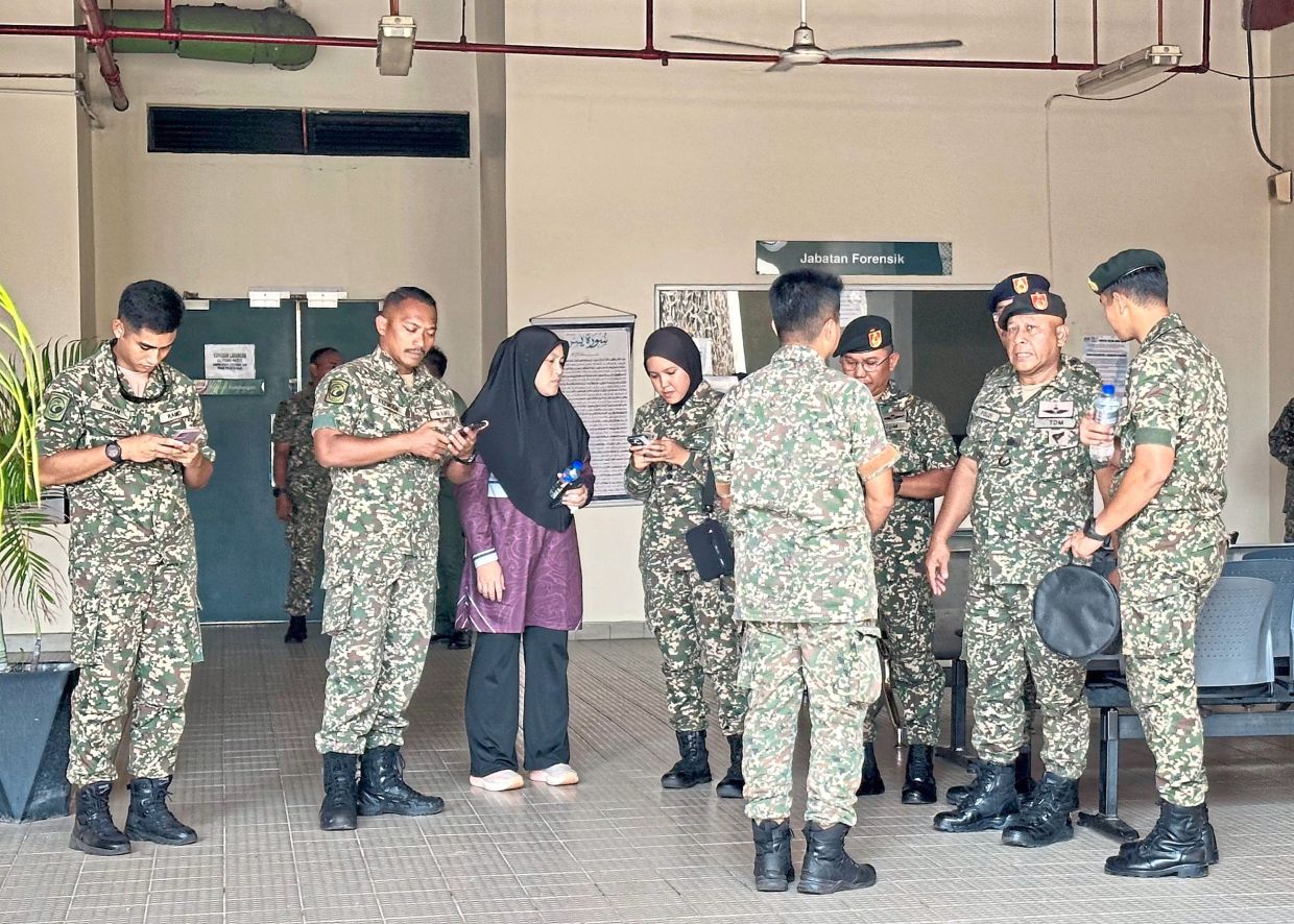 Fatal exercise: Army personnel at the Forensic Unit of Hospital Sultan Abdul Halim following the grenade-throwing mishap at the Hobart army camp in Gurun that claimed the lives of two soldiers. — Bernama