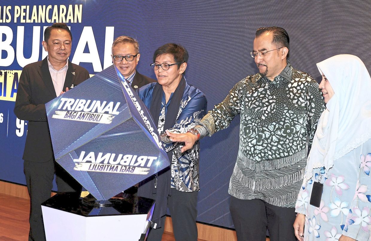 Taking action: Azalina (centre) at the launch of the Anti-Bullying Tribunal. — KAMARUL ARIFFIN/ The Star