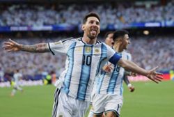 Soccer-Messi hat-trick equals goalscoring record as Argentina beat Algeria