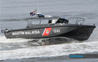 Smugglers flee MMEA in Kelantan, leaving behind contraband cigs and three MPVs
