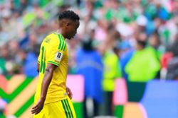 Soccer-South Africa midfielder Zwane handed three-match World Cup ban