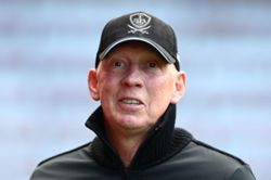 Soccer-Brest coach Eric Roy dead at 58