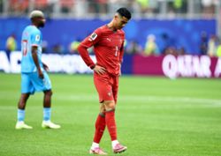 Soccer-Portugal's Ronaldo does little to shake perception he is yesterday's man