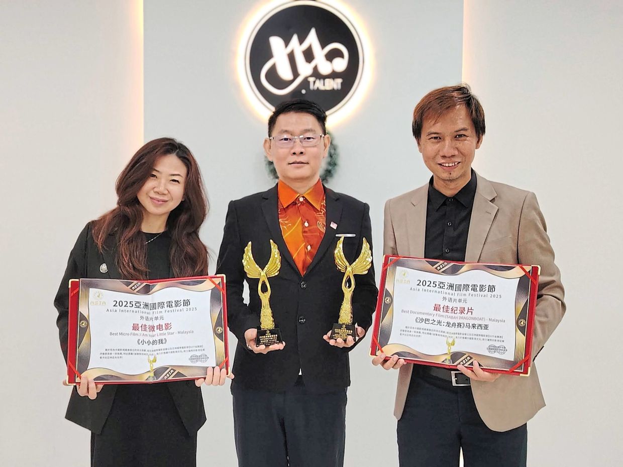 (From left) Kong, Ng and Choong with their Asia International Film Festival awards, one of which is for ‘I am Your Little Star’. — Photos: Handout