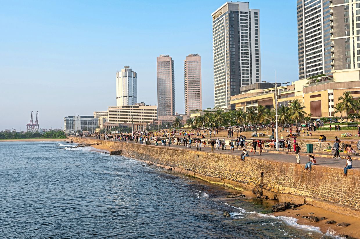 Galle Face Green is a seaside promenade popular for sunsets. — Pexels