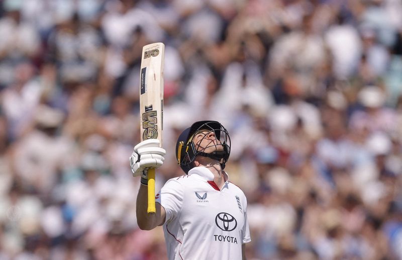 Cricket-England frustrate New Zealand as Fisher leads last-wicket stand