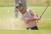 Golf-Amateur Cowan dazzles in US Open first round
