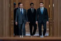 PM accorded official welcome at Turkmenistan Presidential Palace