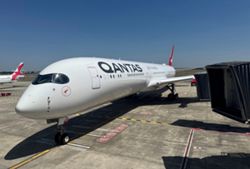 Sleep and light: The science behind Qantas' bet on 20-hour flights