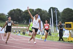 No jet lag as Azeem returns in style to rule at home
