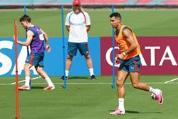 Soccer-Portugal tuning out 'noise' as Ronaldo criticism mounts at World Cup, says Dias