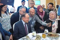 Malaysians in Ashgabat get up close and personal with Anwar