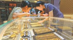 Losing its shine: Hawkish Fed signals send gold to third straight weekly loss