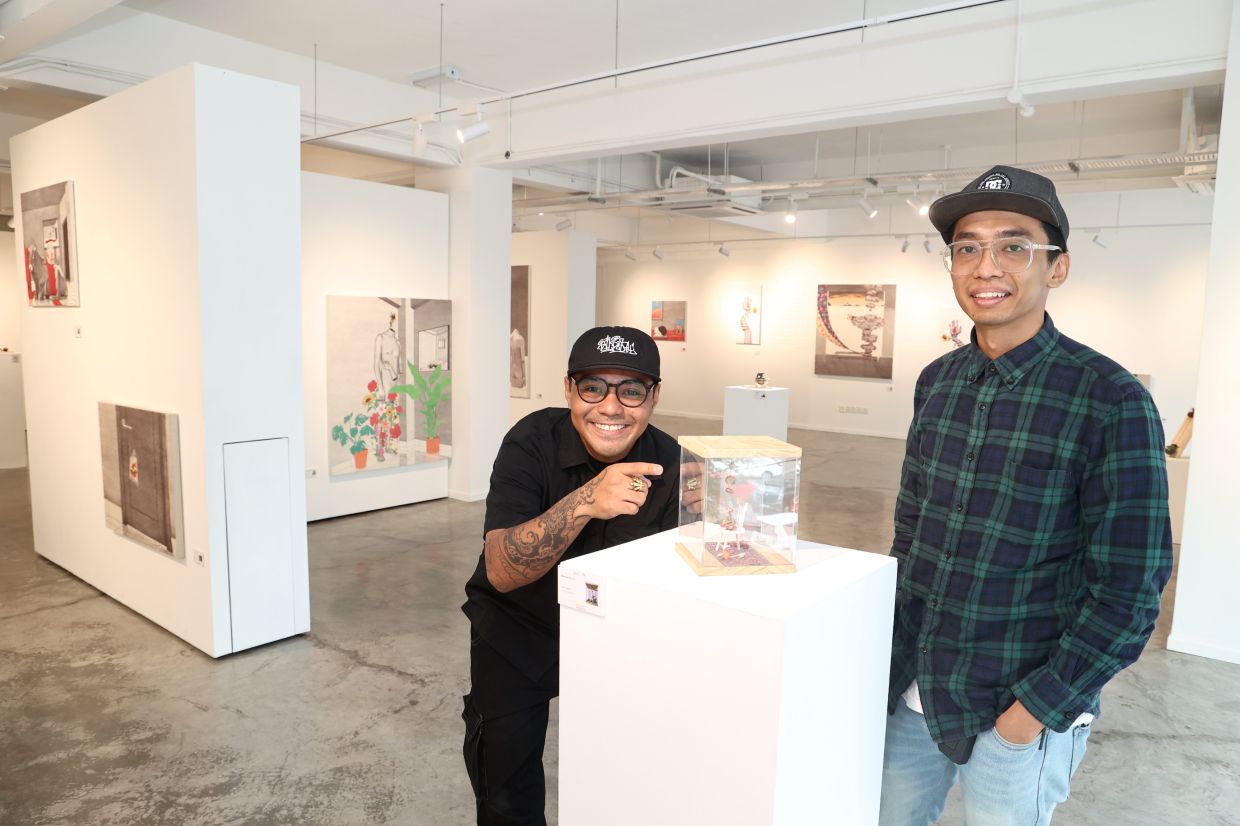 Syahbandi (right) posing with Manila-based curator Bato, who is also a mixed media artist. Photo: The Star/Art Chen