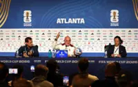 Soccer-Spain living in a bubble but motivated by criticism, says De la Fuente