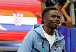 Soccer-Saka skips England training to follow individual programme ahead of Ghana clash
