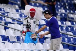 Soccer-After Samurai Blue sweep aside Tunisia, Japan fans clean up Monterrey stadium