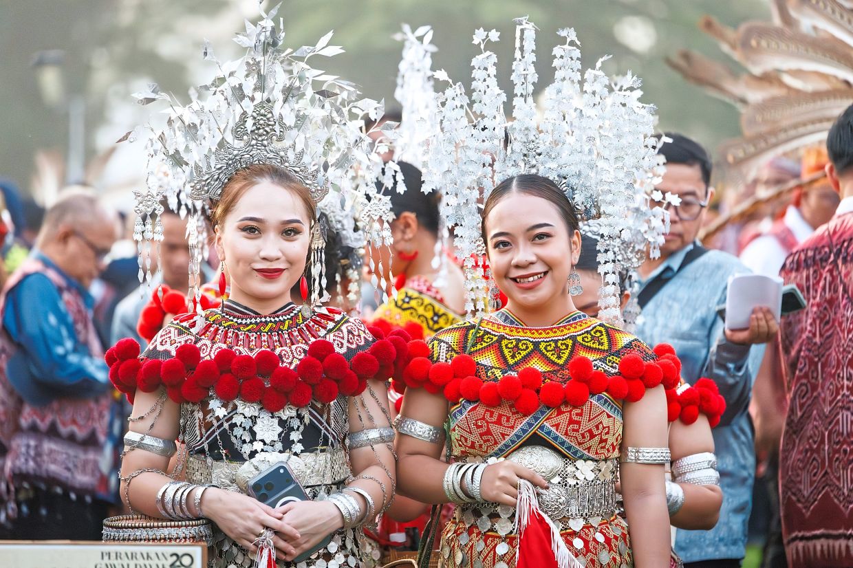 Betong hosts grand Gawai parade