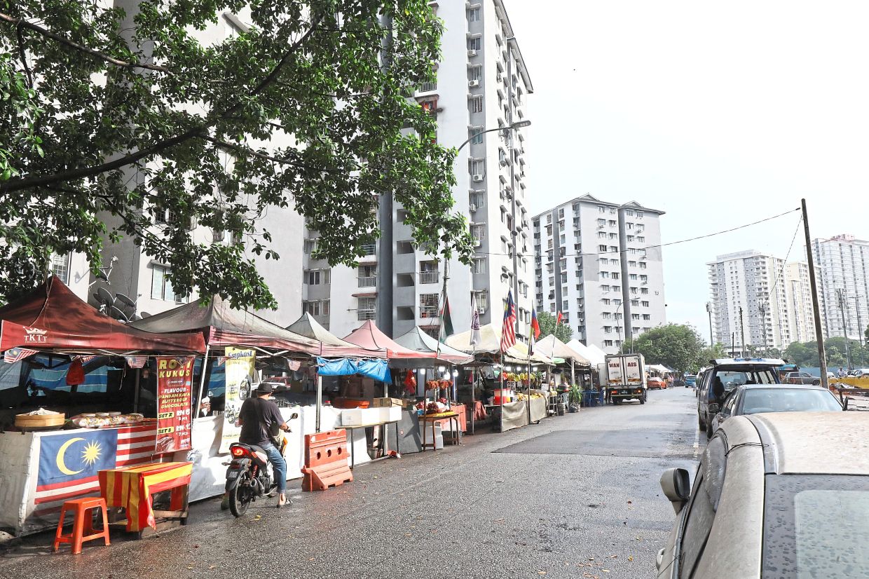 DBKL urged to clear unlicensed Wangsa Maju food stalls