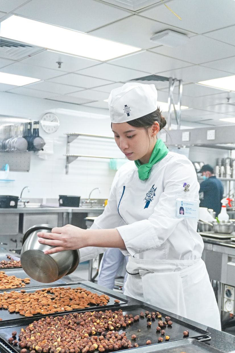 From bean to bar: participants in the Plant-Based Pastry programme learn the full chocolate-making process, beginning with cocoa bean roasting.