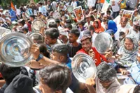 ‘Cockroaches’ bang utensils calling for minister’s resignation