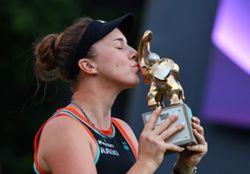 Tennis-Noskova beats Pegula to lift Berlin Open trophy