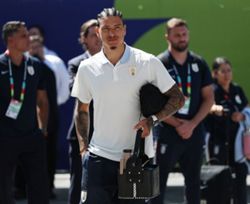 Soccer-Uruguay drop Nunez for Cape Verde clash as Bielsa packs midfield