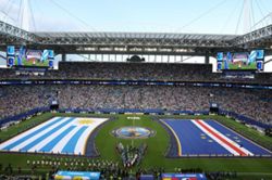 Soccer-World Cup passion trumps Miami heat for Uruguay and Cape Verde fans