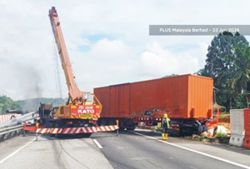 Multi-vehicle crash causes 9km traffic standstill on NSE near Sedenak–Kulai stretch