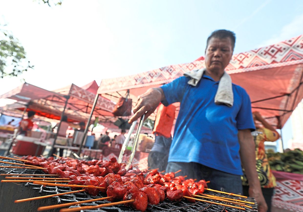 Skewered and grilled ‘tongkeng ayam’ with sweet glaze.